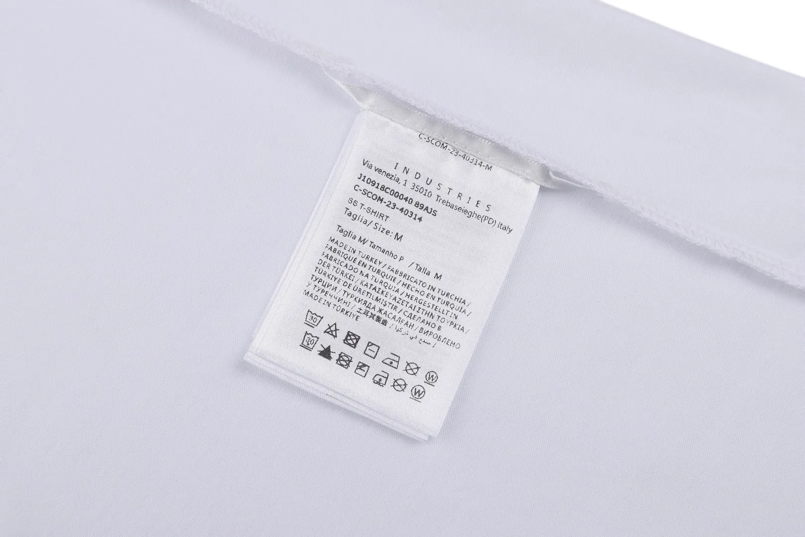 Moncler 26SS （White） 2,399 ， 32 200 100% ， 1*1 285 ， ，Breathable ， 。 ， ， ， 。 ， ； ， ， ， 。 ， ， ， 。 ， ， Same Style ， ， ， ， Same Style。 Size:S-M-L-XL